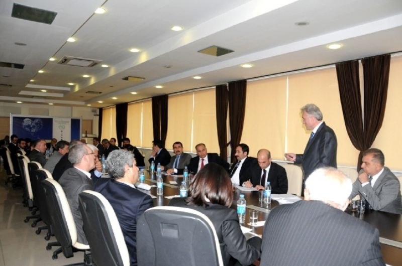 Investments İn Diyarbakir Discussed At The Chairmanship Of Minister Eker